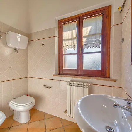 Poppy With Shared Pool Apartment