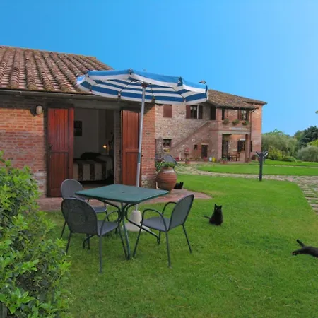 Poppy With Shared Pool Apartment